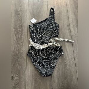 Skye woman’s one piece swim suit very beautiful